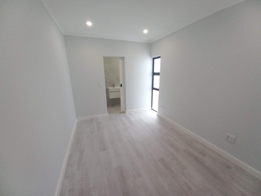 5 Bedroom Property for Sale in Sandown Western Cape